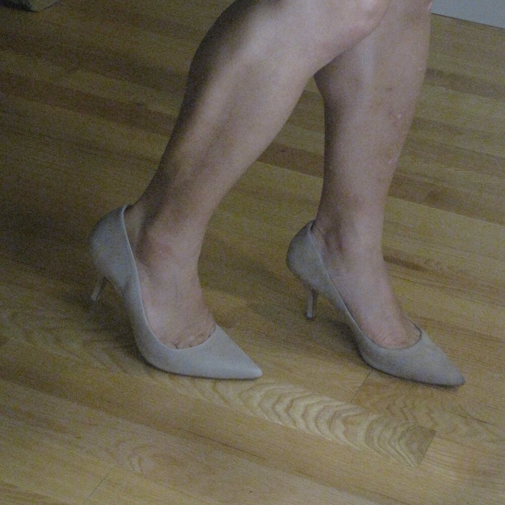 Vince Camuto Selindra Pointed Toe Grey Suede 3.25" Heels 10M NWD + Box